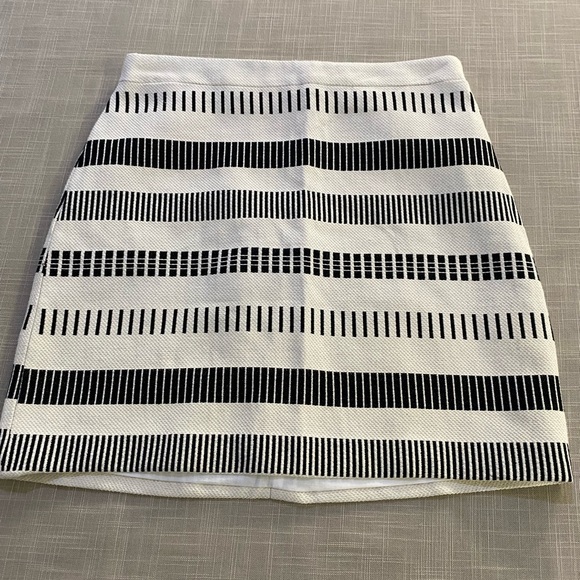 NWOT Zara skirt in cream and black. Women’s size M - Picture 9 of 13